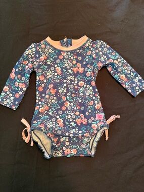 EUC Ruffle butts swimsuit only worn 3x for a short time